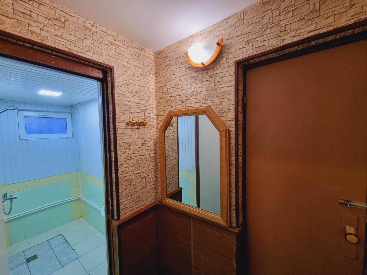Hrachy Mot Hostel Gyumri Exterior photo